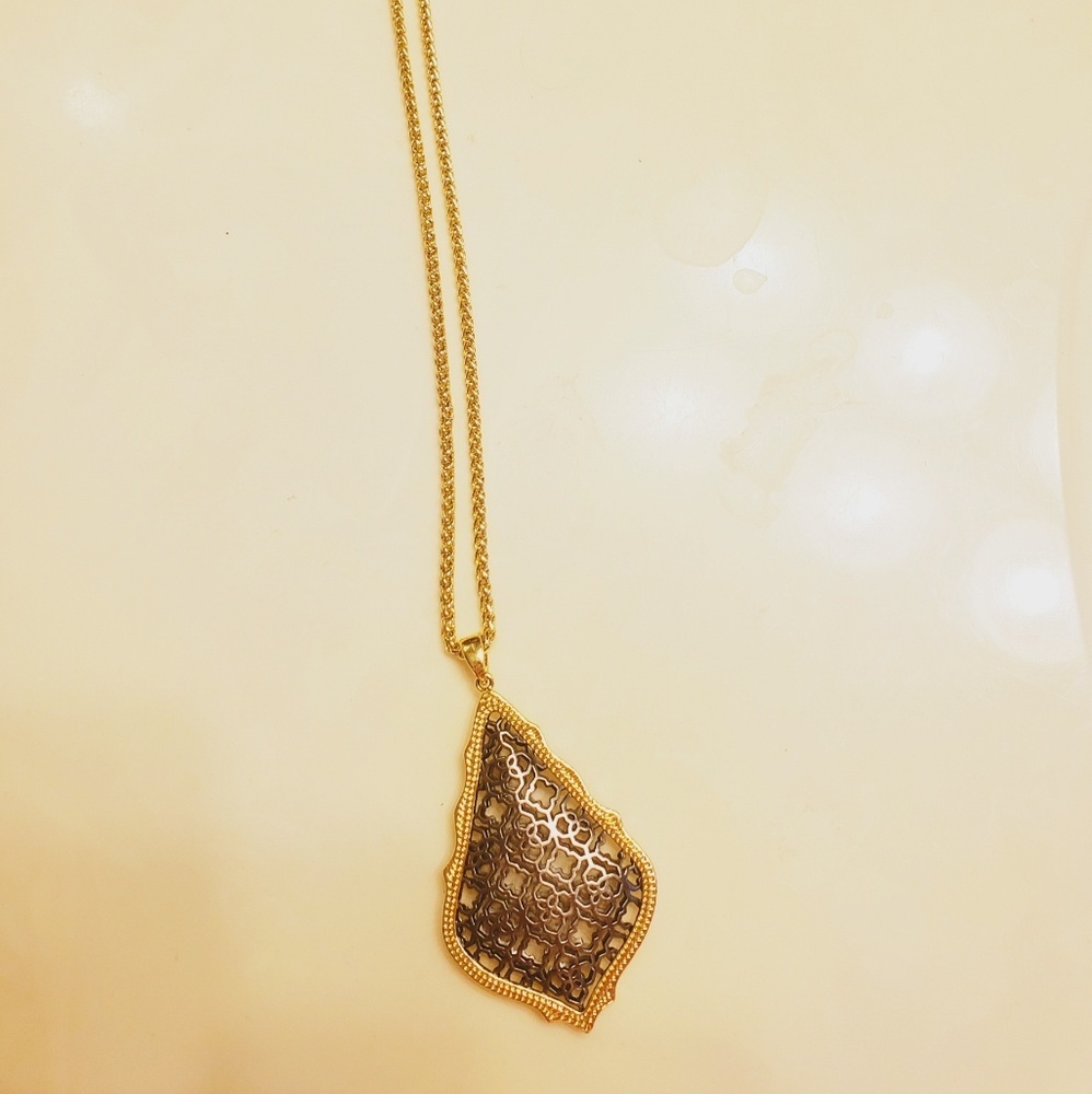 Never worn Kendra Scott necklace